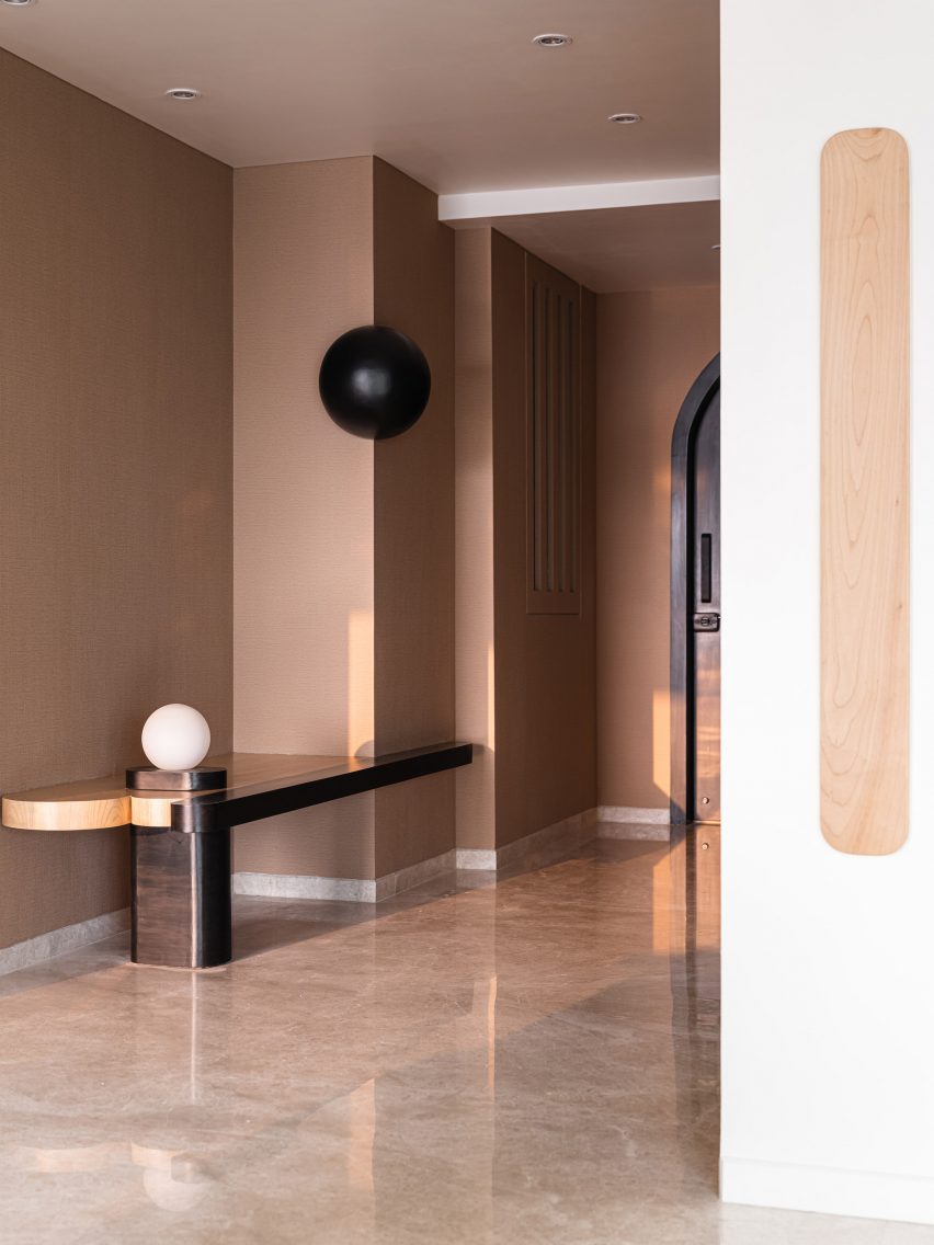 Mumbai apartment by The Act of Quad