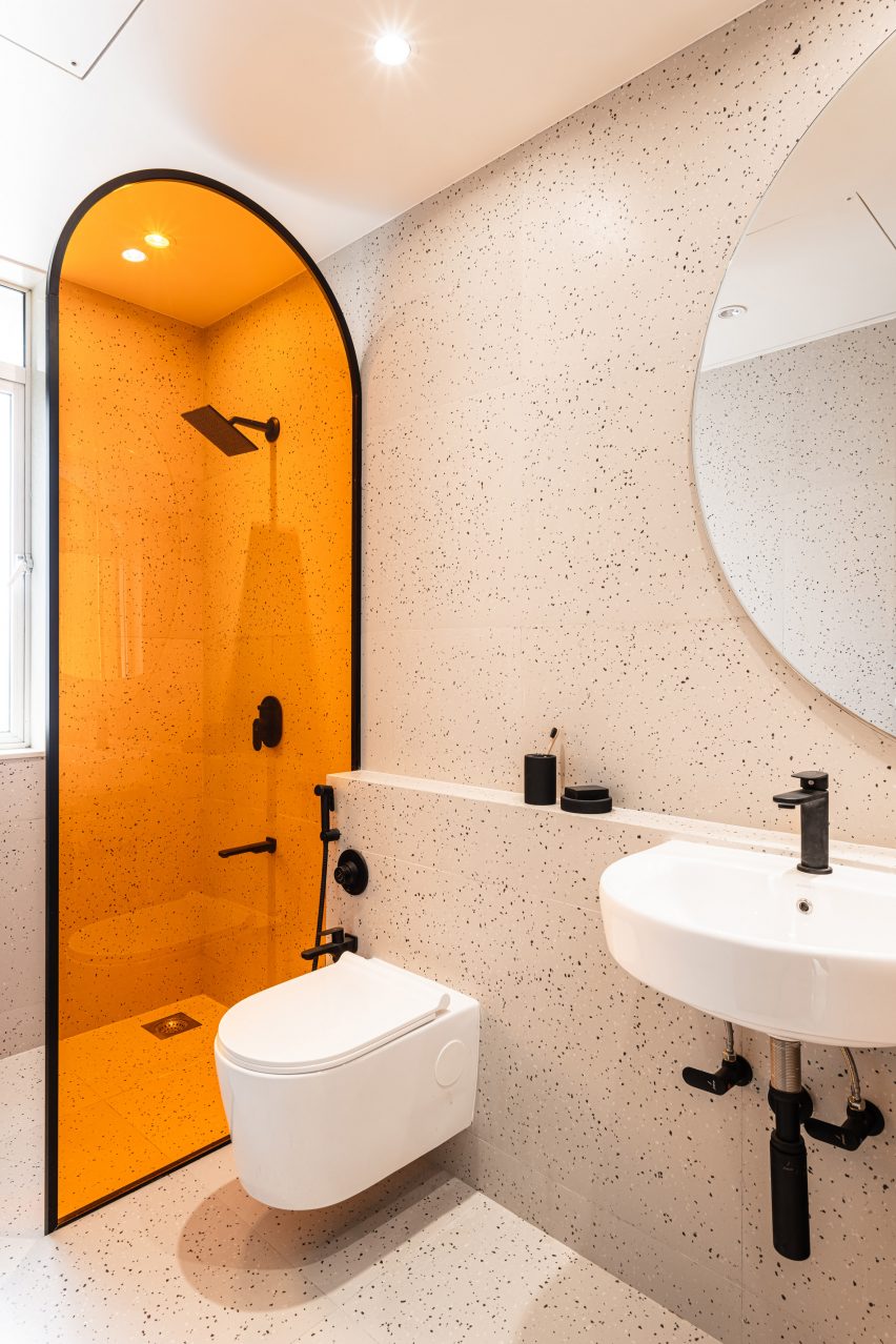 Mumbai apartment by The Act of Quad