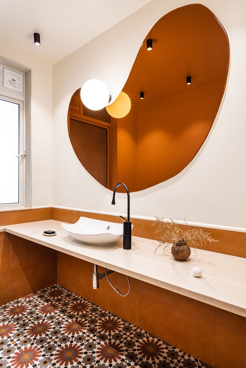 Mumbai apartment by The Act of Quad