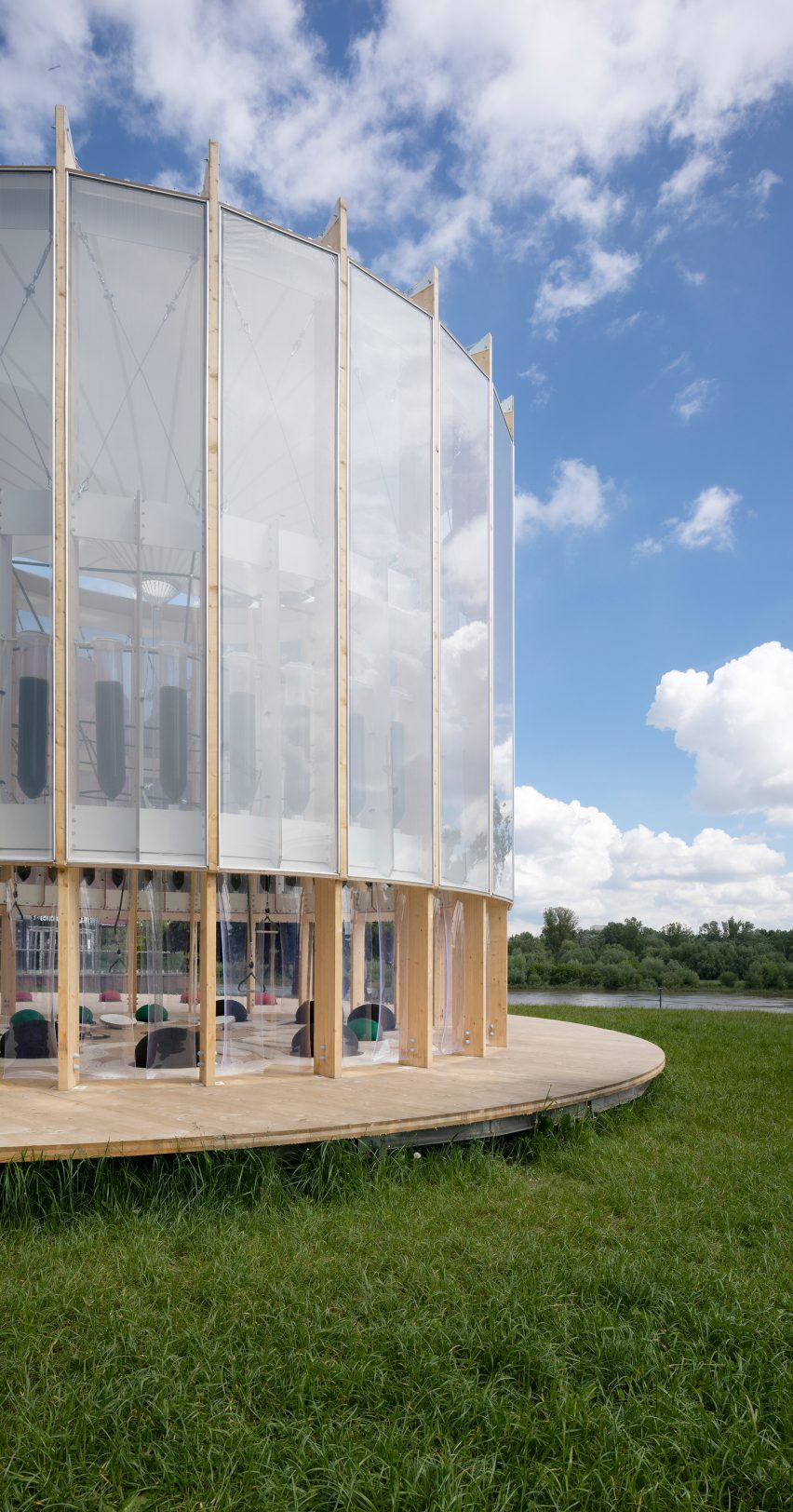 Exterior membrane protecting the bioreactors within AirBubble