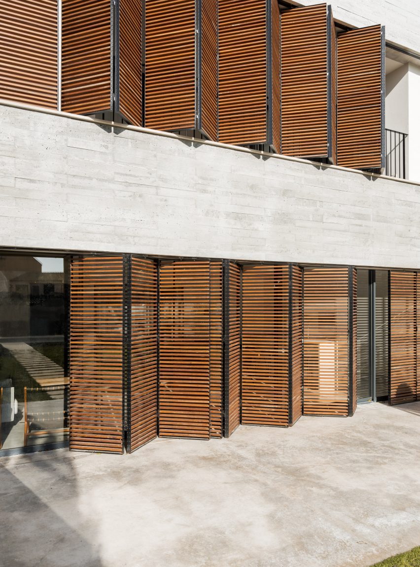 shutters bi-fold