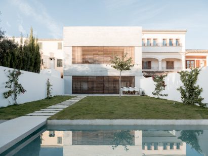 Alaro house is a square concrete building
