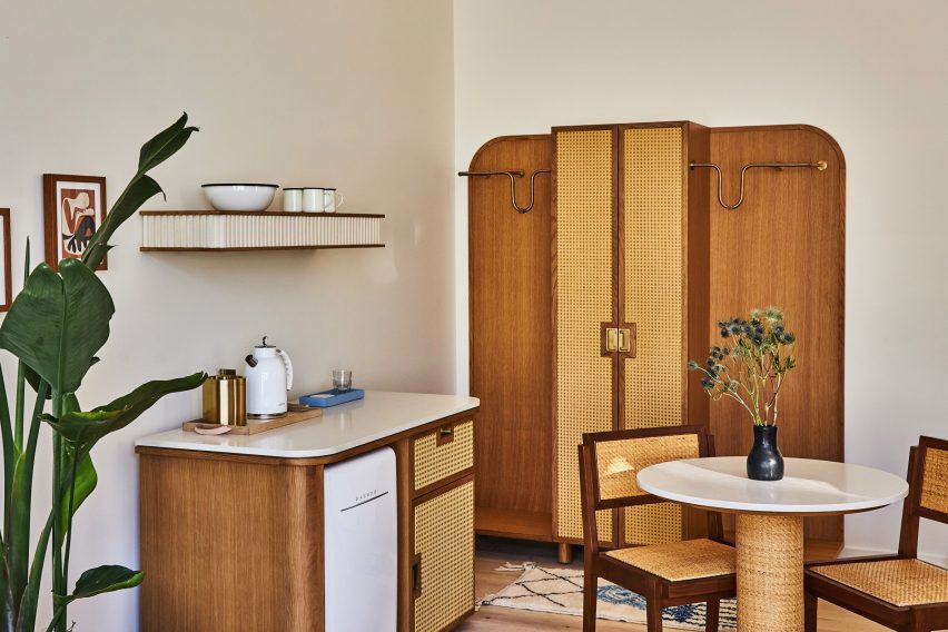 Bespoke furniture in Delux King Studio