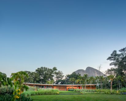 Asa House by Bernardes Arquitetura Rio landscape