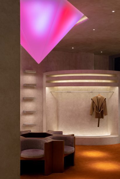 Pink pyramidic lamp