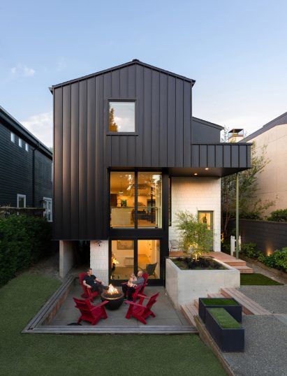 Boathouse Bungalow features an extension