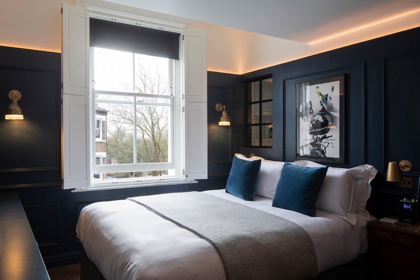 The Bull and Last hotel room
