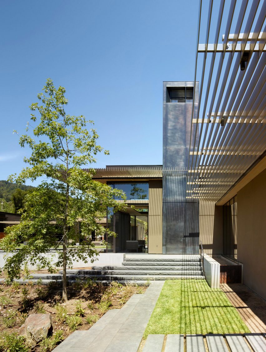 California Meadow House by Olson Kundig