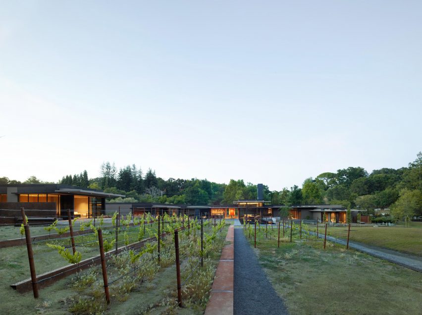 California Meadow House by Olson Kundig
