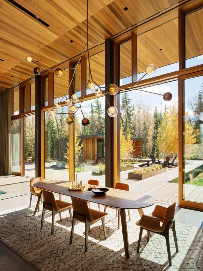 Dining room with molecular chandelier