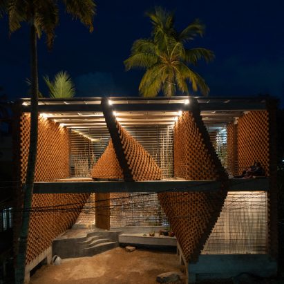 Pirouette House by Wallmakers