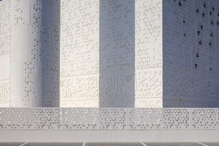 Mosque of the Late Mohamed Abdulkhaliq Gargash in Dubai by Dabbagh Architects