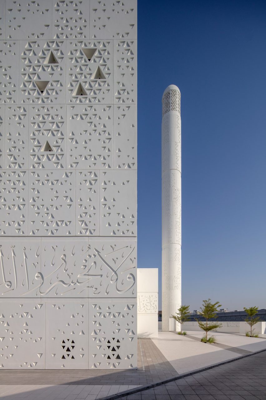 Mosque of the Late Mohamed Abdulkhaliq Gargash in Dubai by Dabbagh Architects