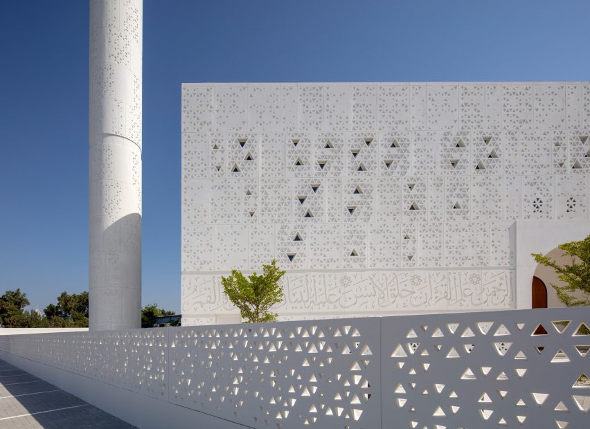 Mosque of the Late Mohamed Abdulkhaliq Gargash in Dubai by Dabbagh Architects