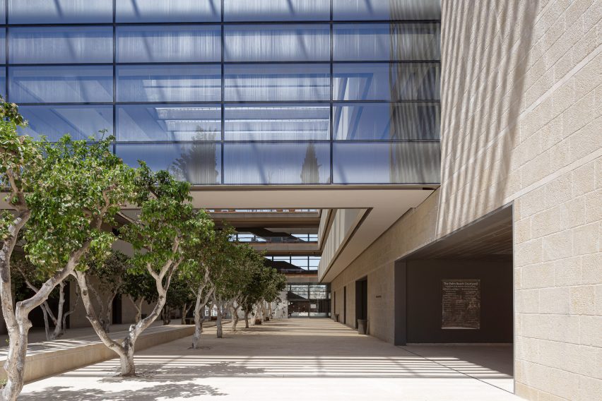 The courtyard of Edmond and Lily Safra Center for Brain Sciences