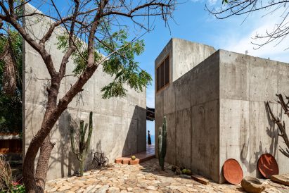 Casa del Sapo is a grey, concrete house