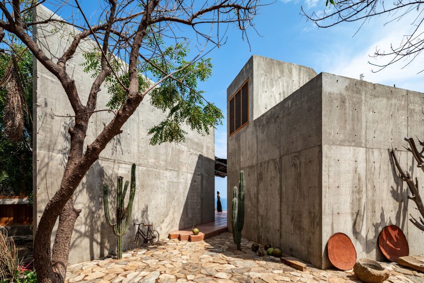 Casa del Sapo is a grey, concrete house