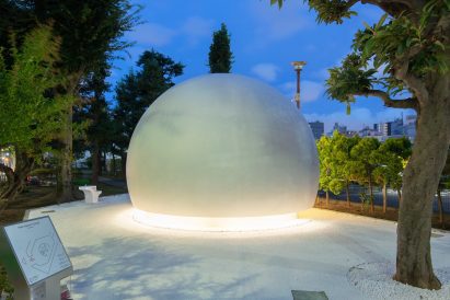 Hemispherical toilet