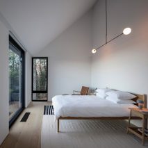 Minimalist bedroom in Ledge House