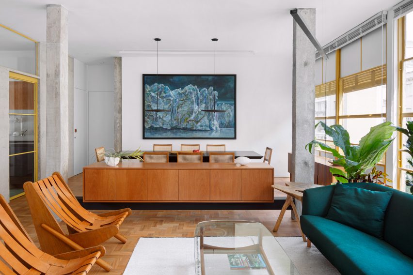 Louveira Apartment by Ana Sawaia