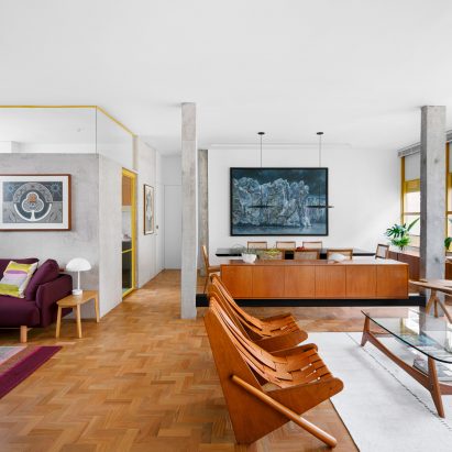 Living space in Louveira Apartment by Ana Sawaia