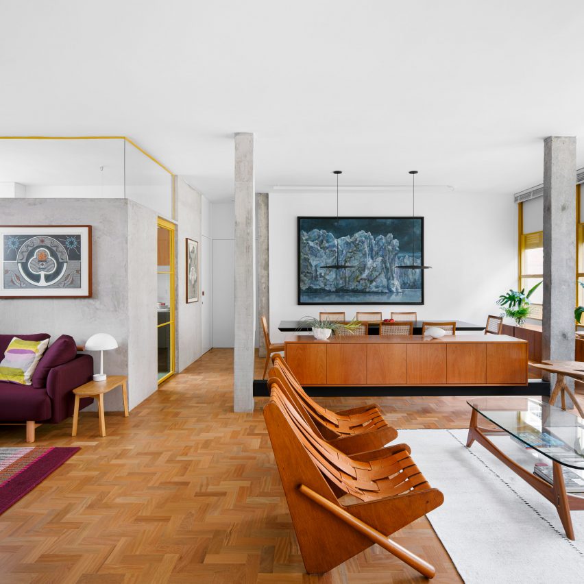 Living space in Louveira Apartment by Ana Sawaia