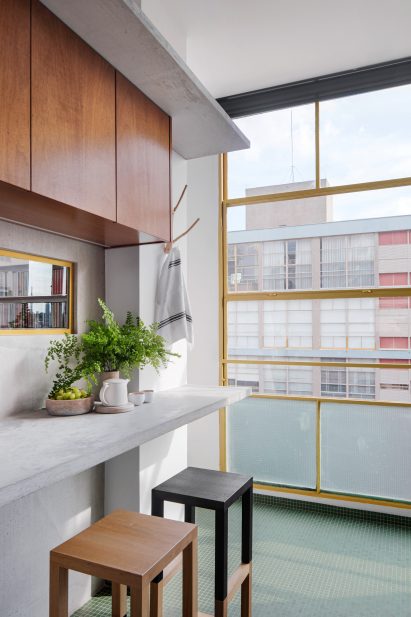 Kitchen in Louveira Apartment by Ana Sawaia