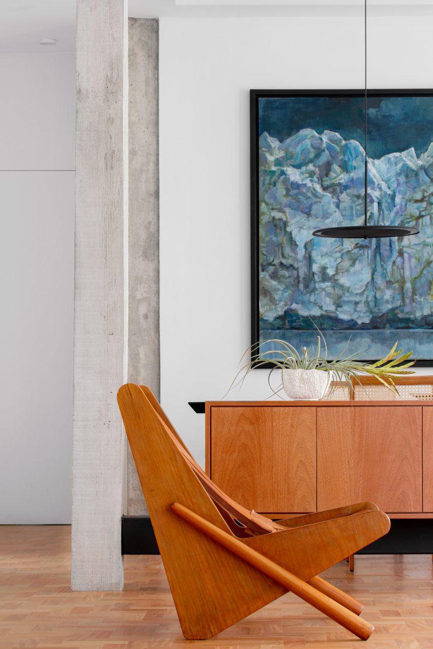 Armchair in Louveira Apartment by Ana Sawaia