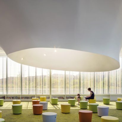 Woman and child, Springdale Library, Brampton Canada, RDHA Architects by Nic Lehoux