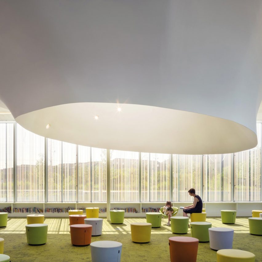 Woman and child, Springdale Library, Brampton Canada, RDHA Architects