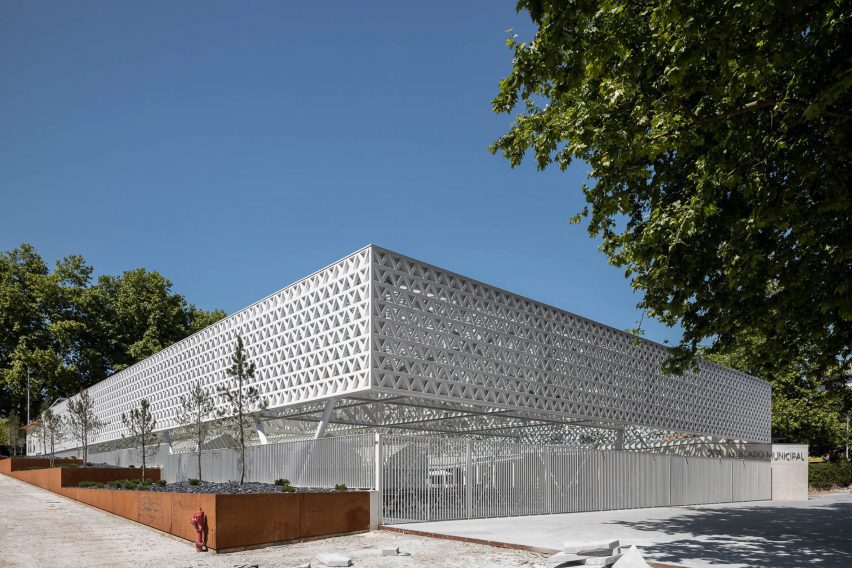 municipal market famalicao has a square form