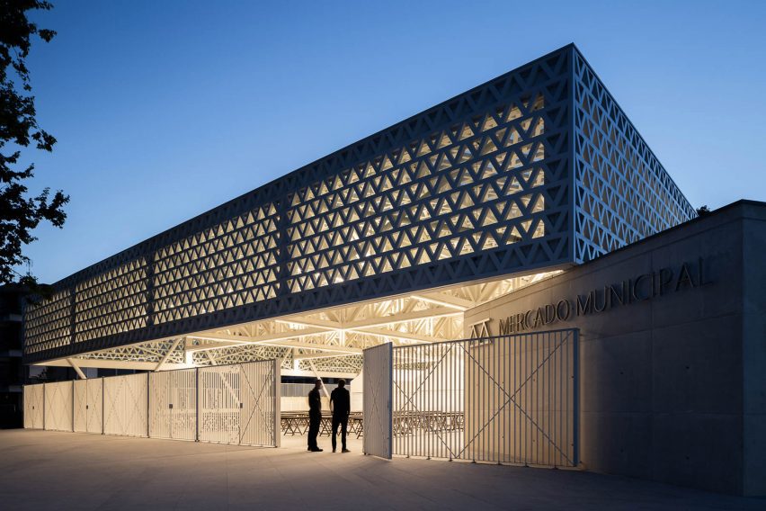 municipal market famalicao entrance