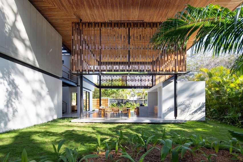Naia by Studio Saxe