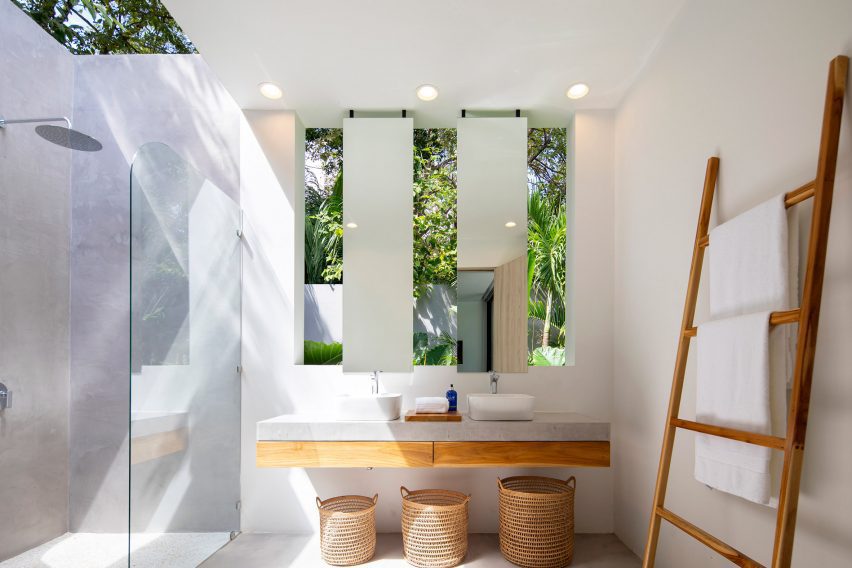 Naia by Studio Saxe