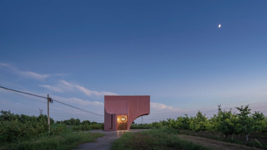 The exterior of Peach Hut by Atelier Xi