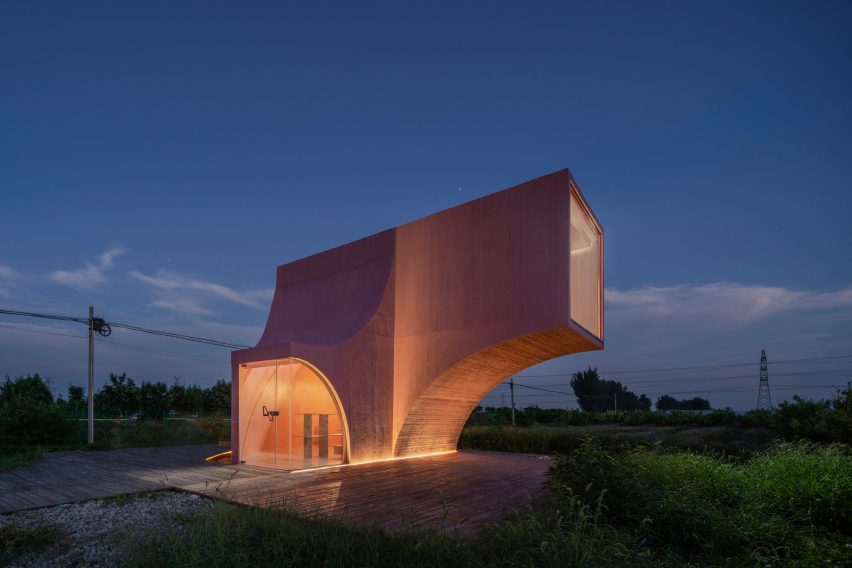 The exterior of Peach Hut by Atelier Xi