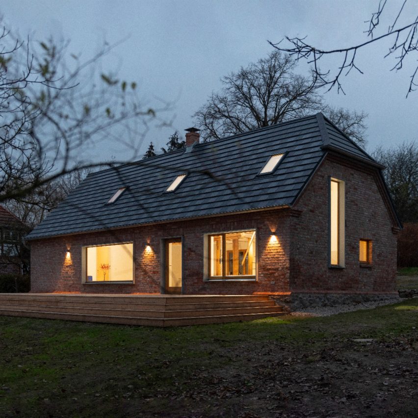 House in No Man’s Land