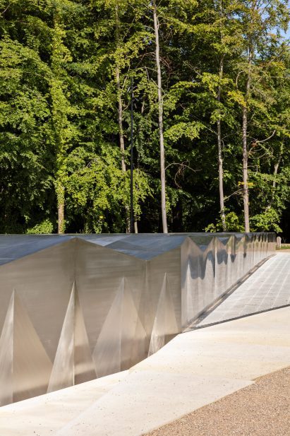 Ordrupgaard Museum extension next to deciduous forest