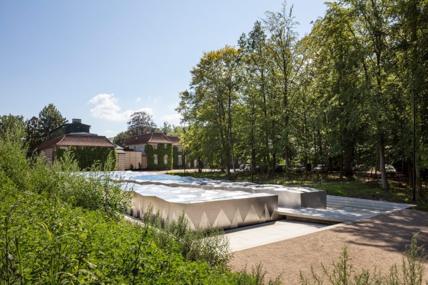 Snohetta Ordrupgaard Museum extension protruding into the landscape
