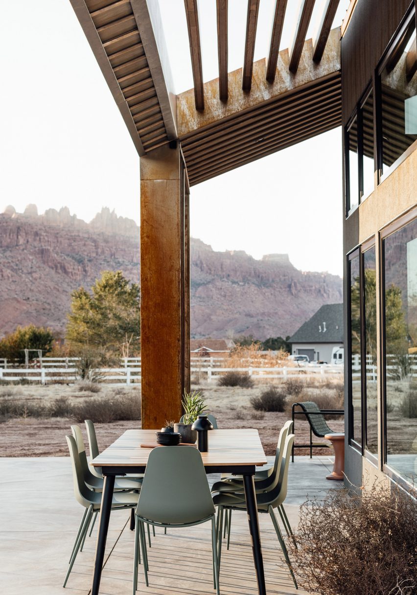 Sunny Acres Residence by Studio Upwall Architects