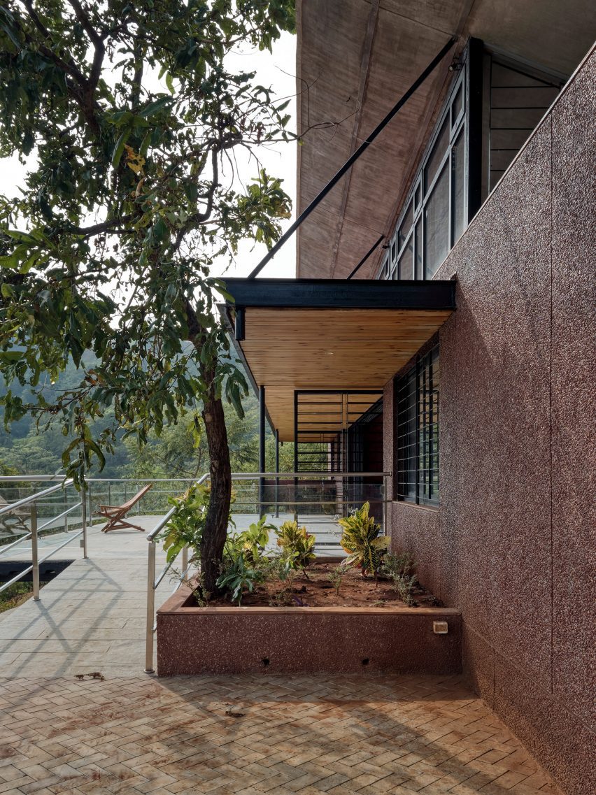 The Cove House by Red Brick Studio