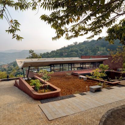 The Cove House by Red Brick Studio