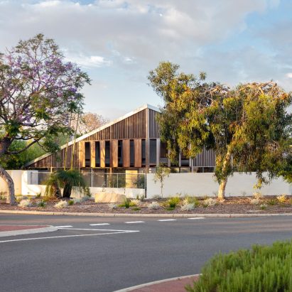 Macdonald Road House by Philip Stejskal Architecture