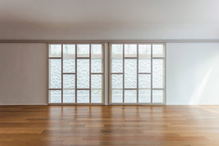 Yoga house conversion by Superlimão