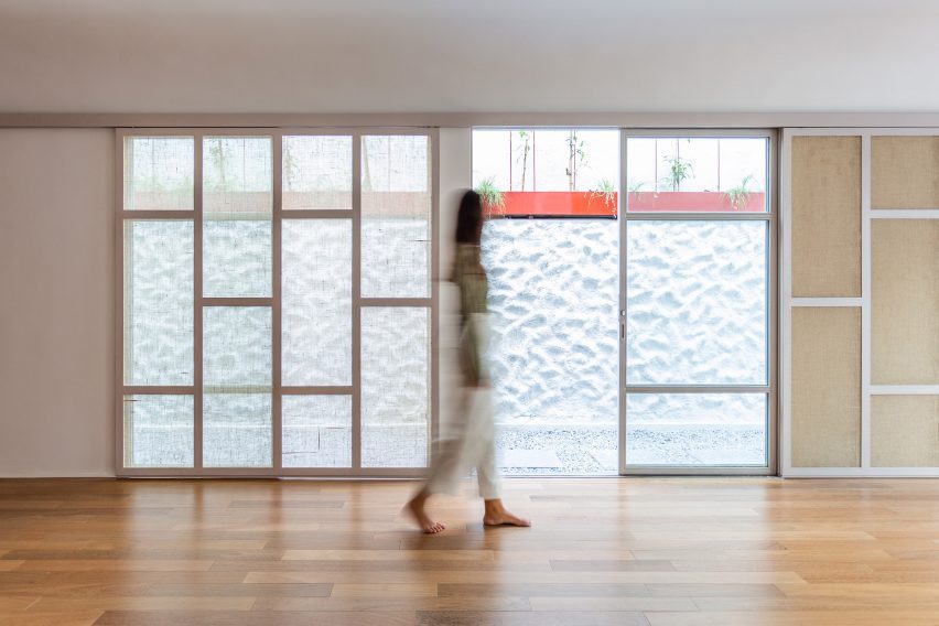 Yoga house conversion by Superlimão