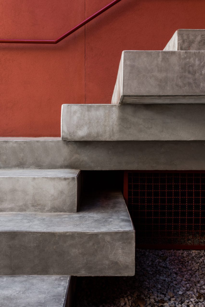 Yoga house conversion by Superlimão