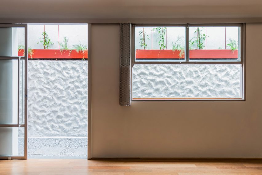 Yoga house conversion by Superlimão