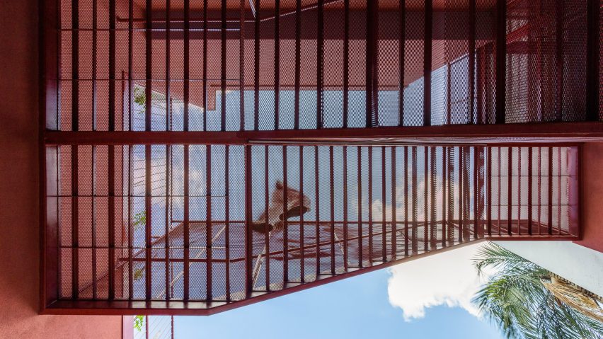 Yoga house conversion by Superlimão