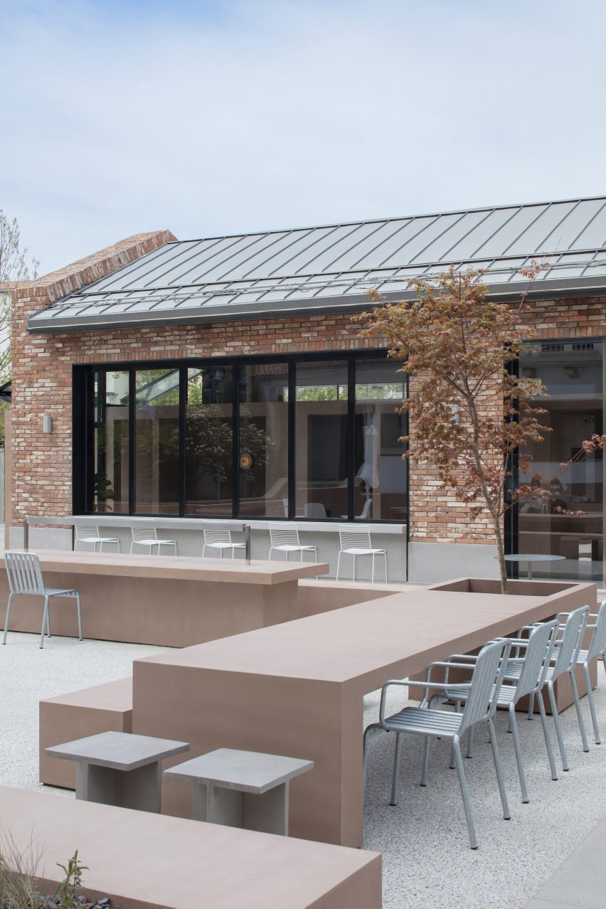 1042 coffee shop by BLUE Architecture Studio