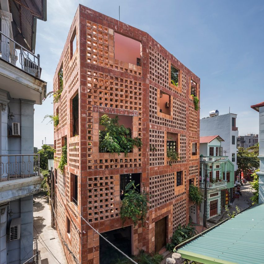 dezeen-awards-2021-shortlisted-bat-trang-house